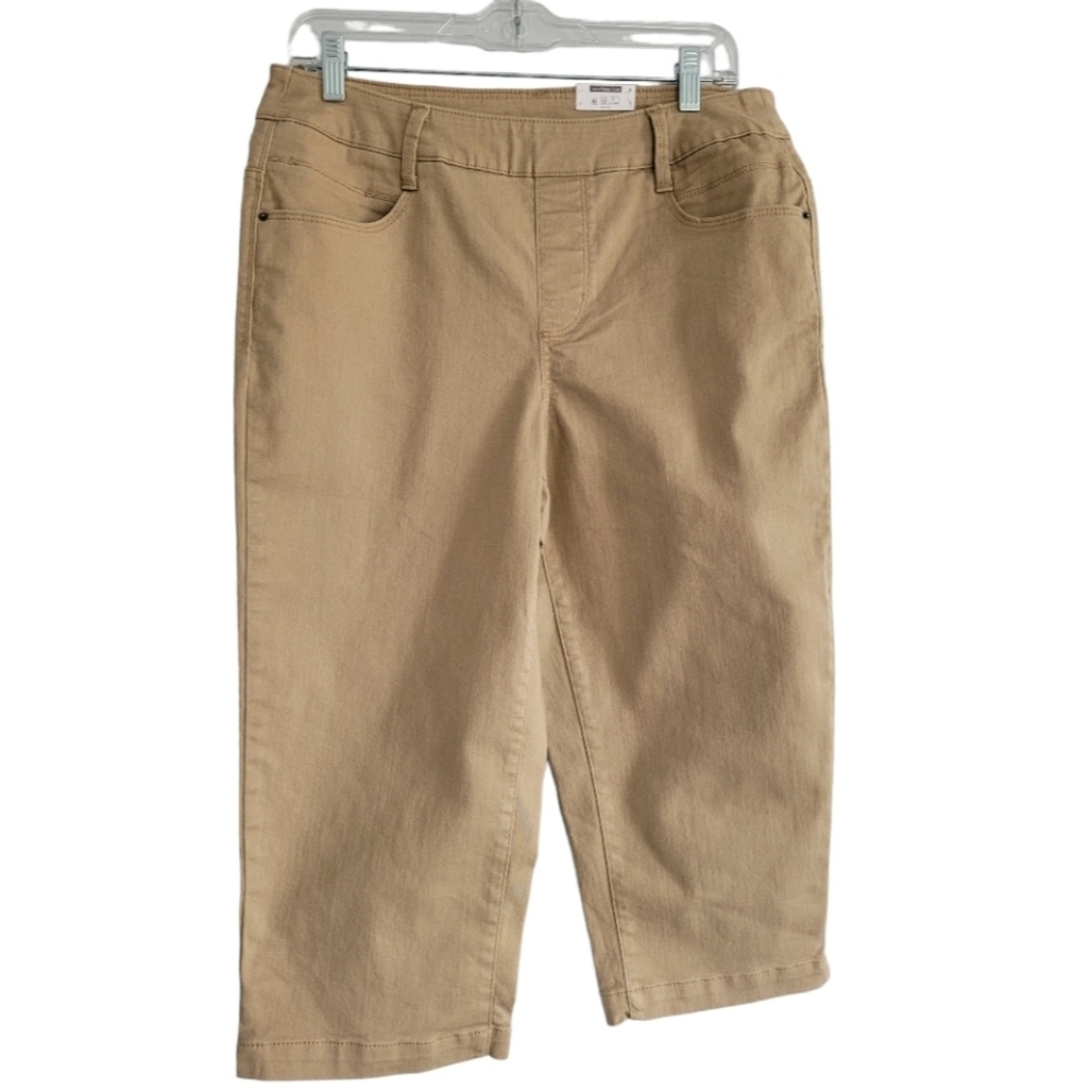 Time & Tru Khaki Capri Wide Legged Cropped Pants New with Tags Size Medium 8/10